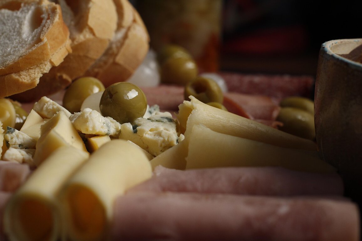 Tagliere di salumi e formaggi tipici calabresi
